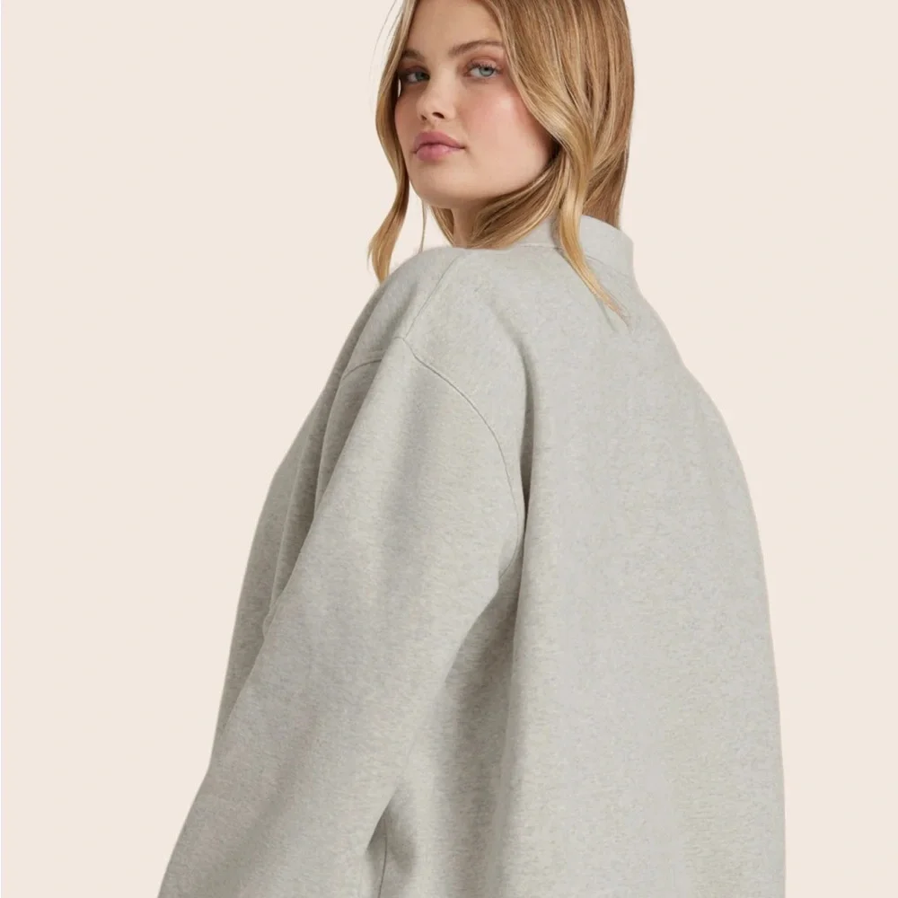 SET Active x Parke oversized Women's Gray Sweatershort - Picture 2 of 2